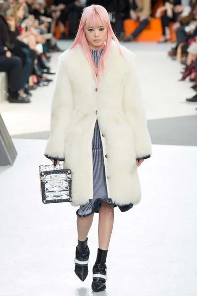 Look 3